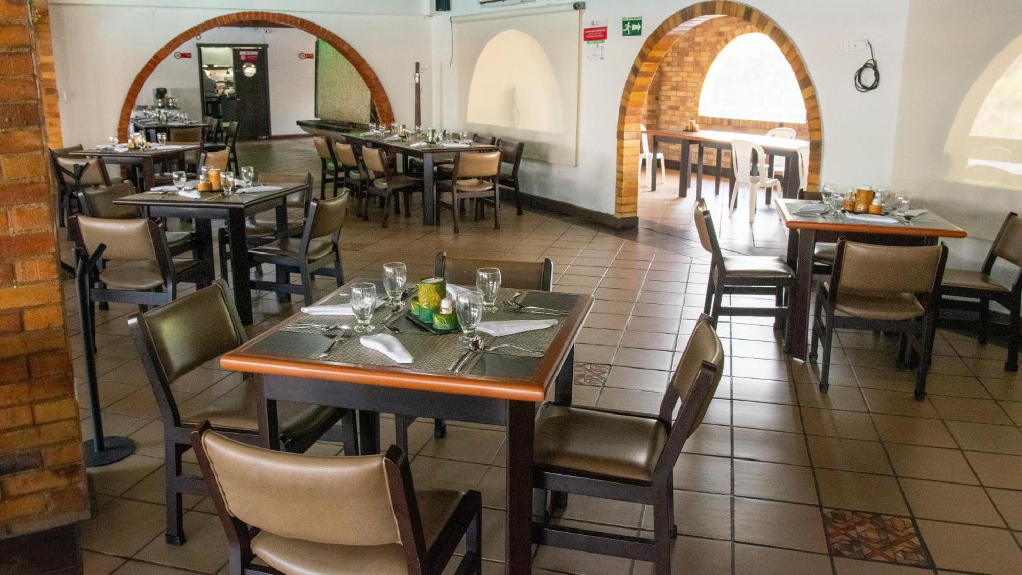 Hotel San Juan Internacional Girón Екстериор снимка