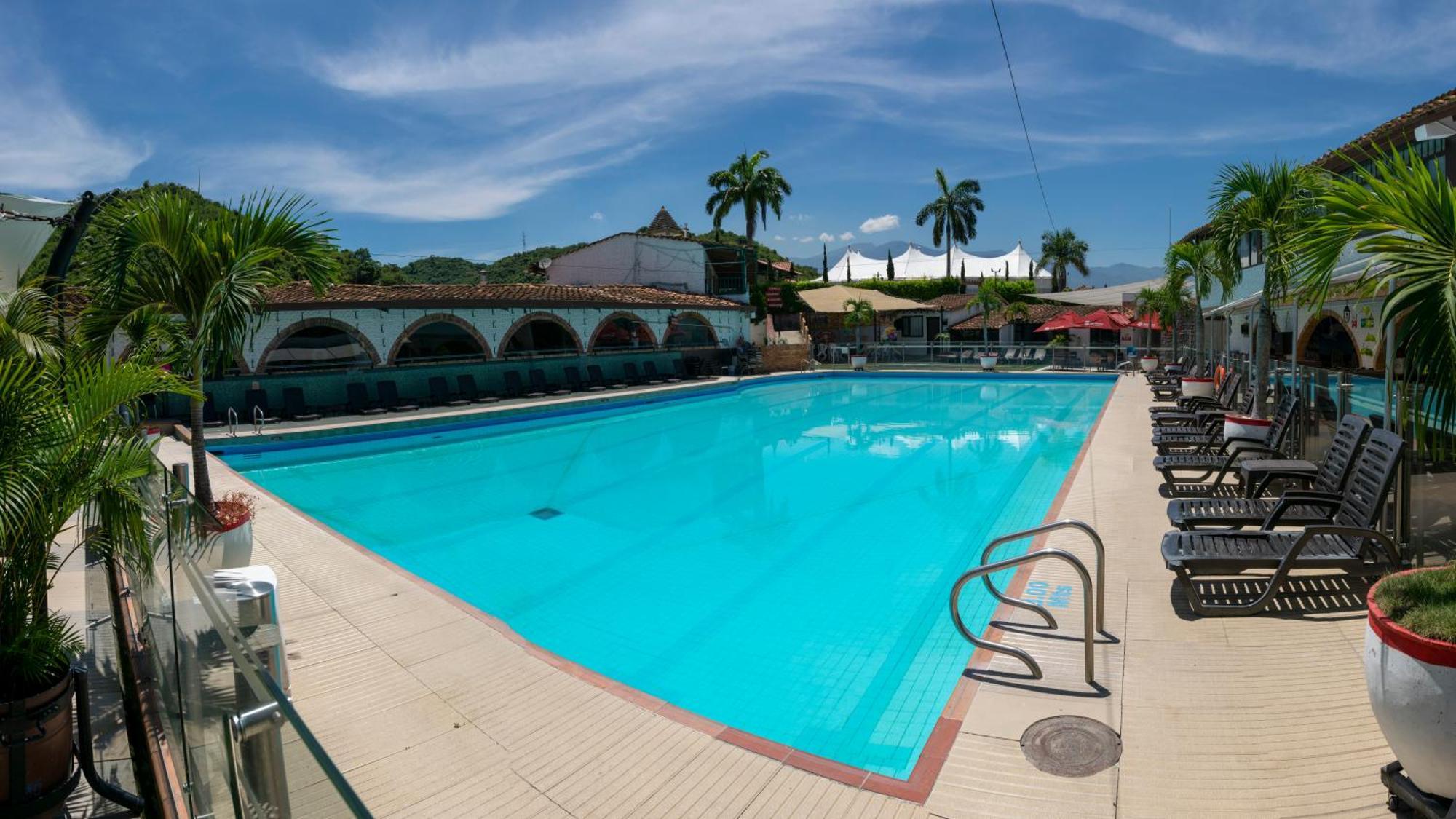Hotel San Juan Internacional Girón Екстериор снимка