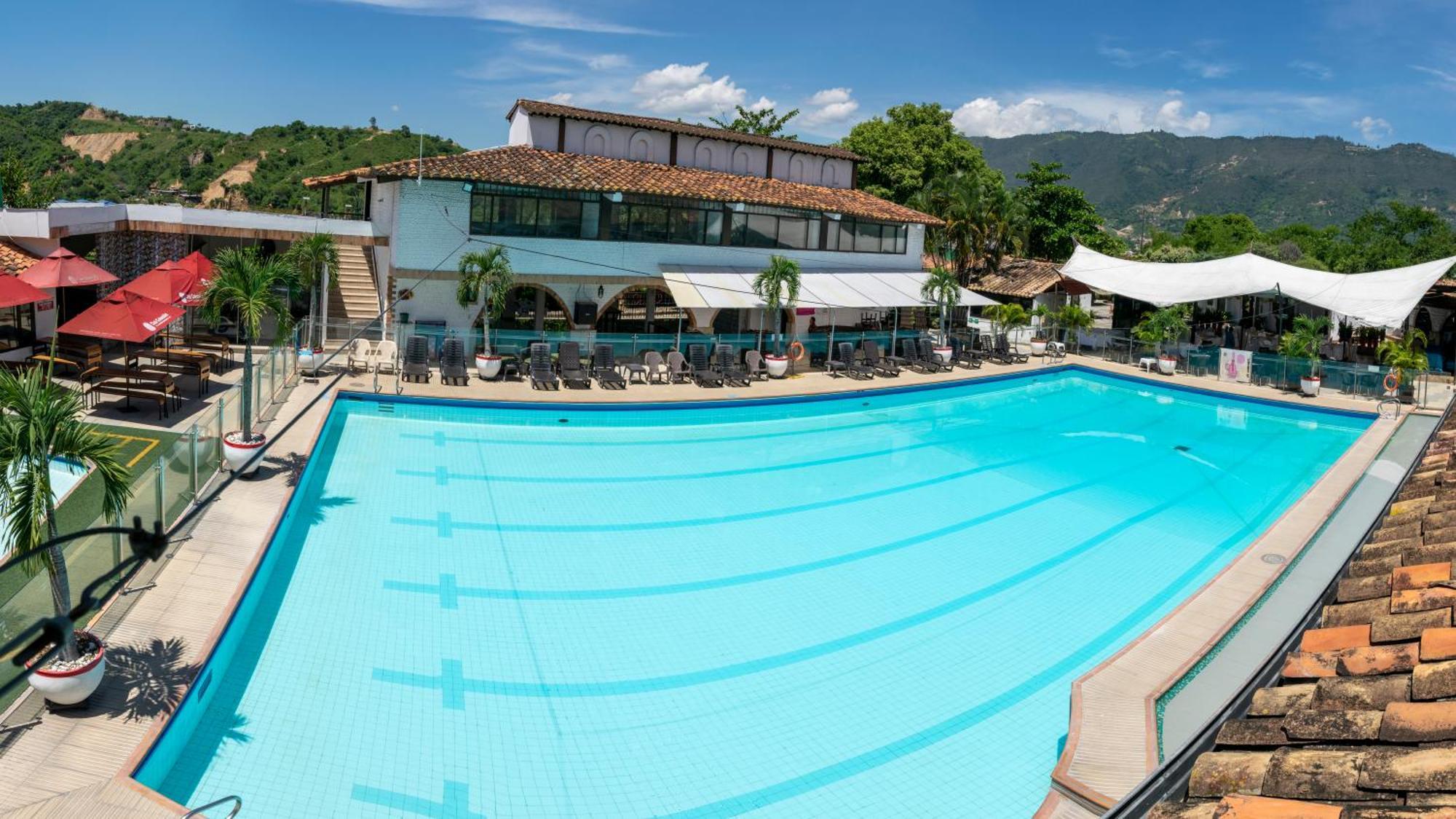 Hotel San Juan Internacional Girón Екстериор снимка