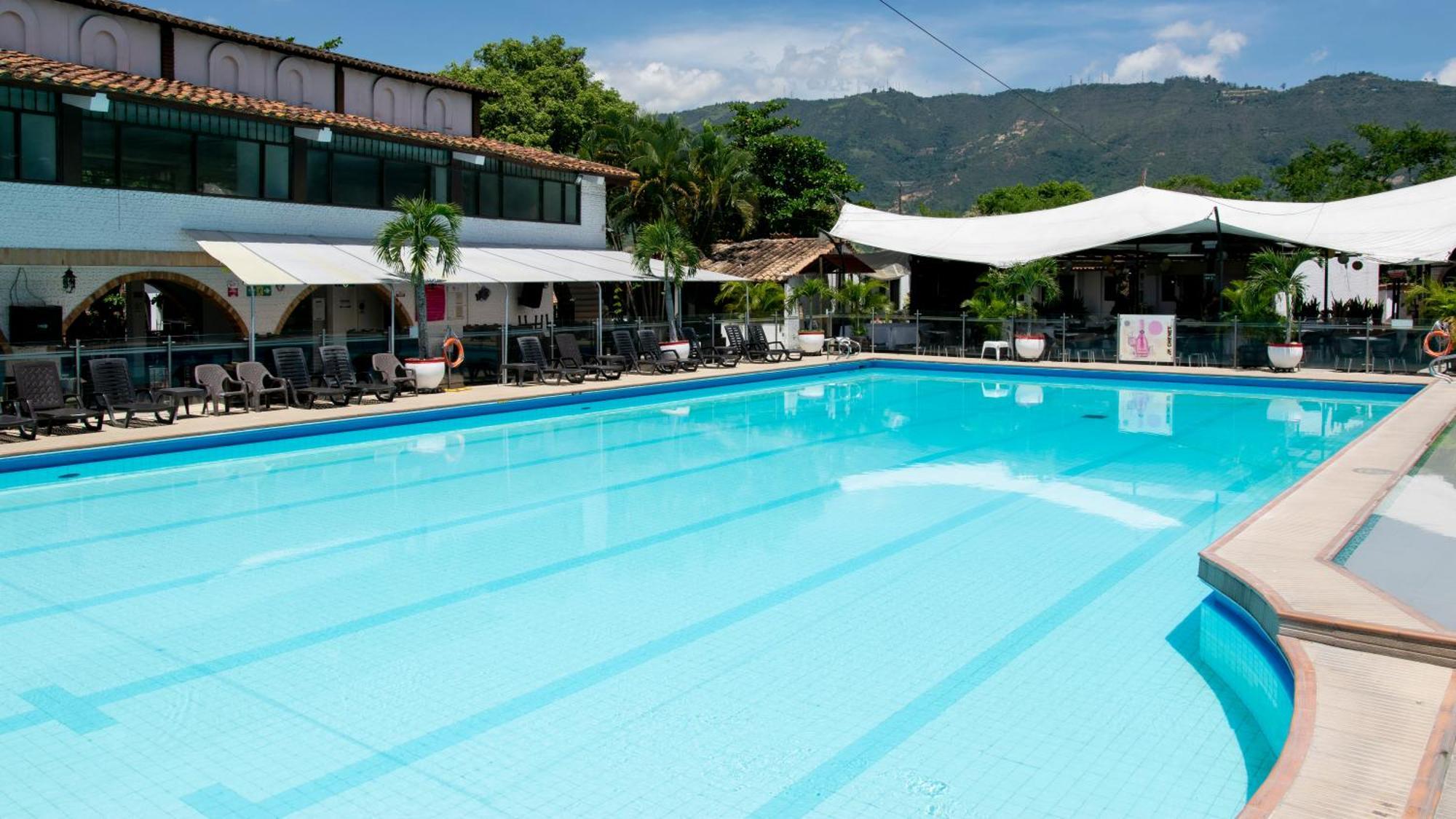 Hotel San Juan Internacional Girón Екстериор снимка