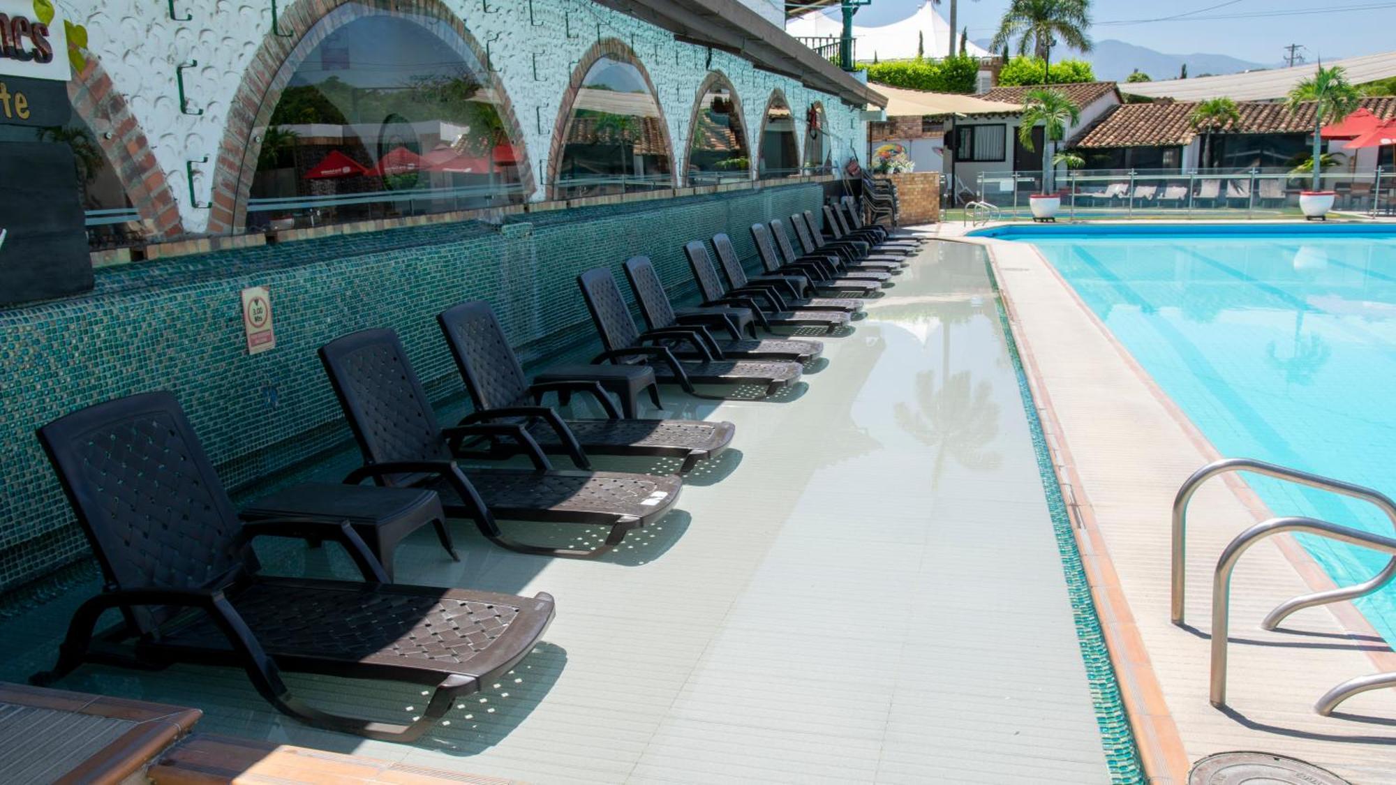 Hotel San Juan Internacional Girón Екстериор снимка