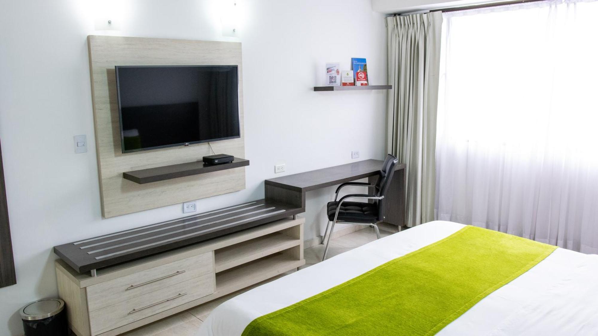 Hotel San Juan Internacional Girón Екстериор снимка