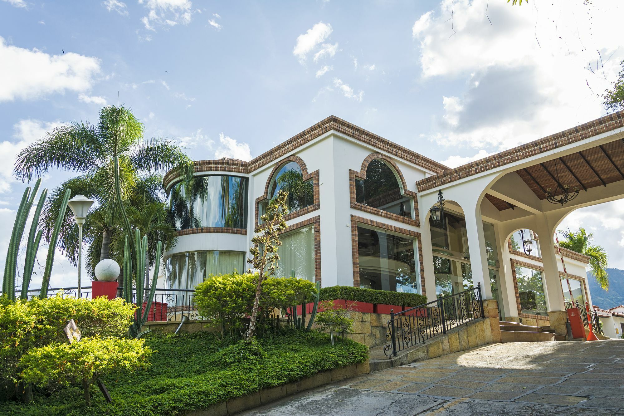 Hotel San Juan Internacional Girón Екстериор снимка